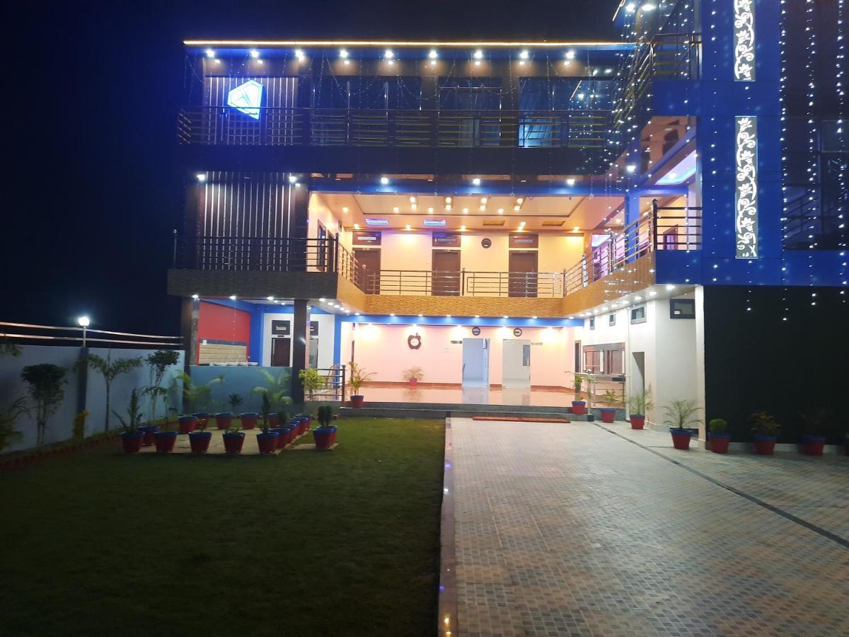 Hotel Blue Diamond Bahraich Zewnętrze zdjęcie