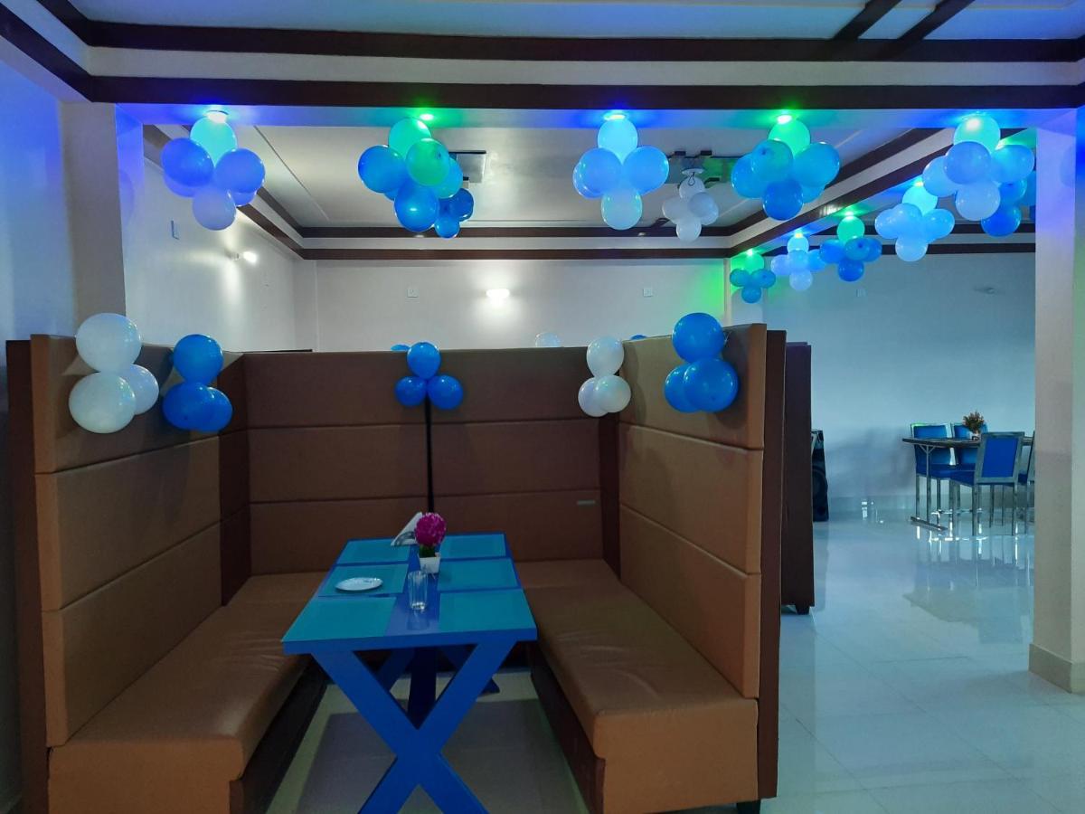 Hotel Blue Diamond Bahraich Zewnętrze zdjęcie